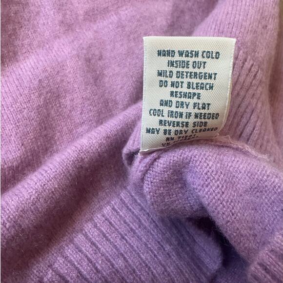 L.L. Bean | 100% Cashmere Purple V-Neck Sweater | Size Medium - Picture 6 of 6